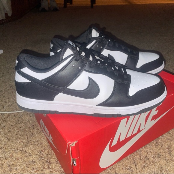 Nike Panda Dunks - Picture 2 of 6